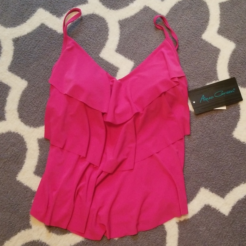 NWT Tankini bathing suit top